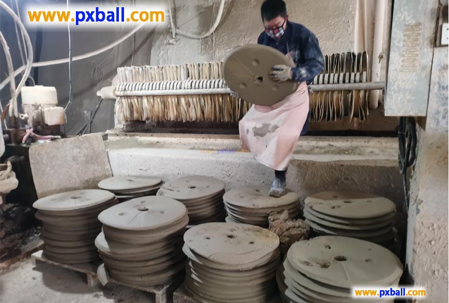 Production process of inert ceramic ball